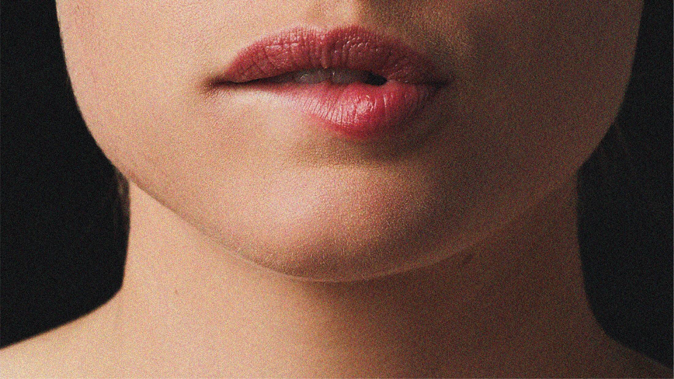 Close-up van lippen en hals